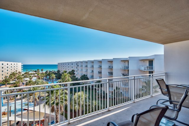 2 Condominium vacation rental located in Okaloosa Island 1