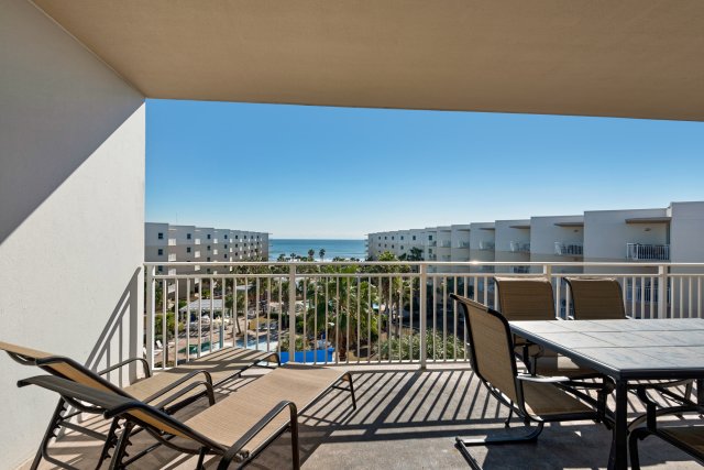 2 Condominium vacation rental located in Okaloosa Island 1