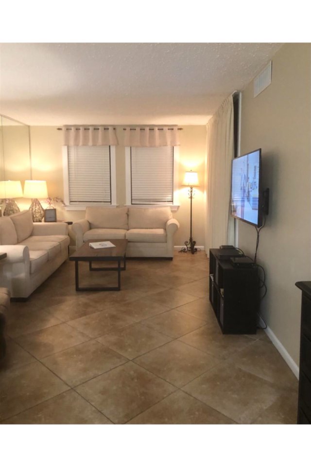 2 Condominium vacation rental located in Destin 1