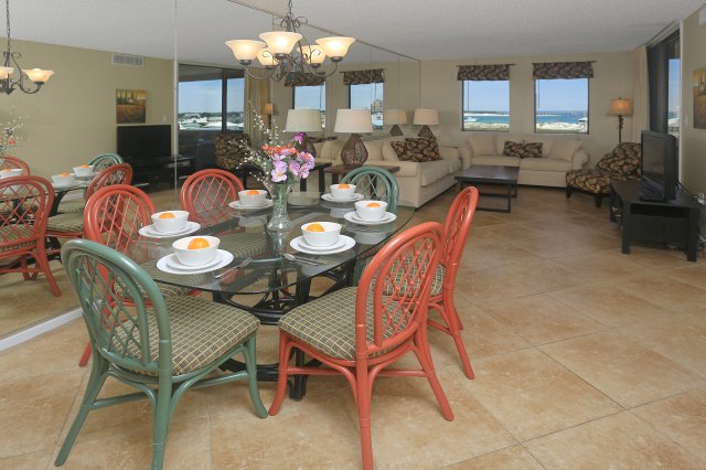 2 Condominium vacation rental located in Destin 1