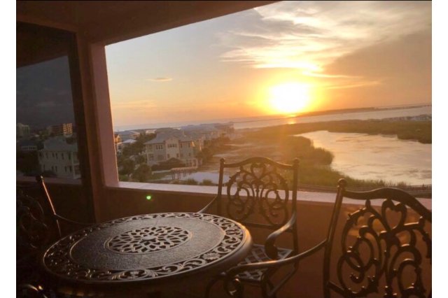 2 Condominium vacation rental located in Destin 1