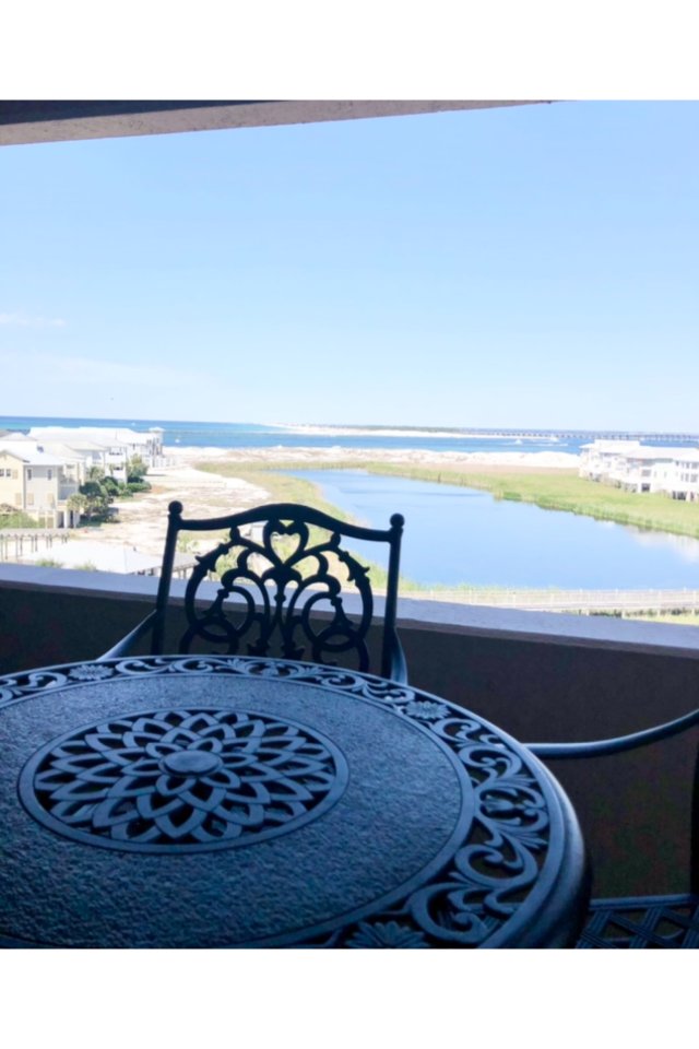 2 Condominium vacation rental located in Destin 1