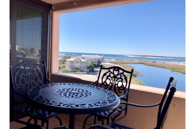 2 Condominium vacation rental located in Destin 1