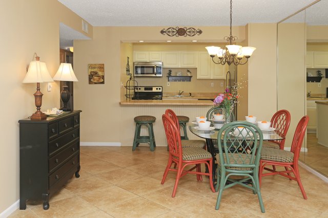 2 Condominium vacation rental located in Destin 1