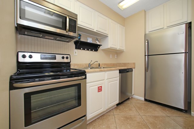 2 Condominium vacation rental located in Destin 1