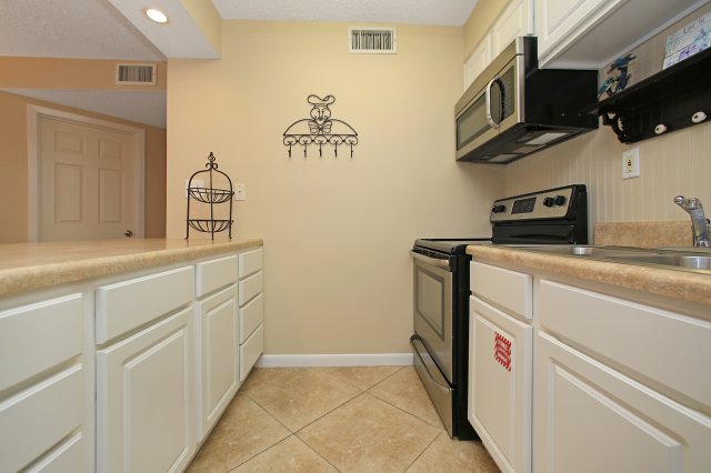 2 Condominium vacation rental located in Destin 1