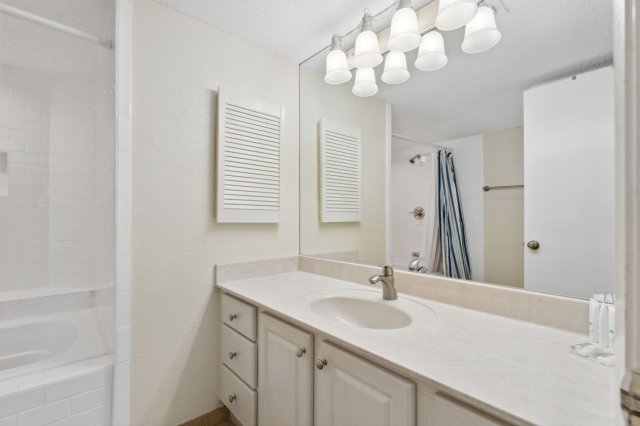 3 Condominium vacation rental located in Destin 1