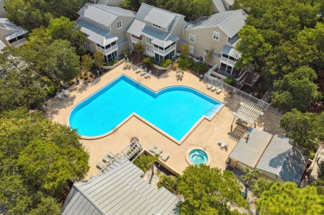 3 Condominium vacation rental located in Destin 1