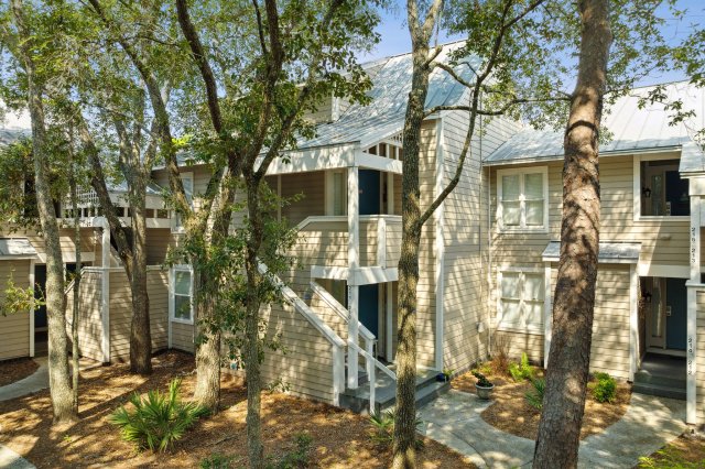 3 Condominium vacation rental located in Destin 1