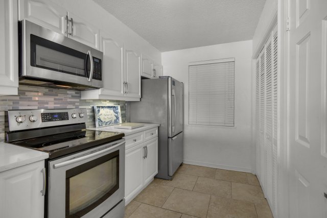 2 Condominium vacation rental located in Destin 1