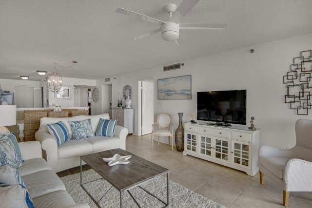 2 Condominium vacation rental located in Destin 1