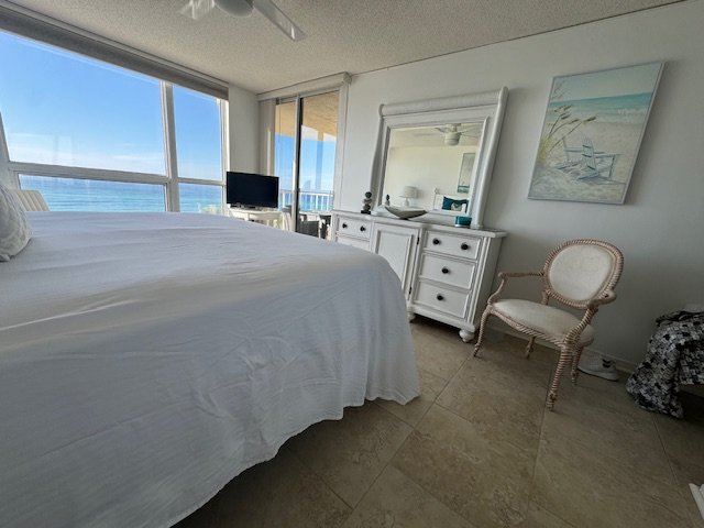 2 Condominium vacation rental located in Destin 1