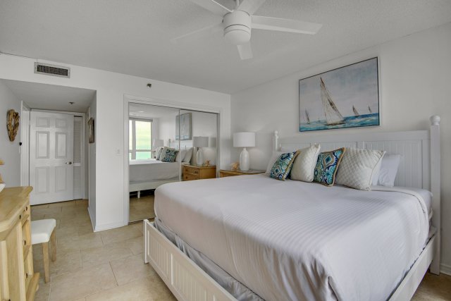 2 Condominium vacation rental located in Destin 1