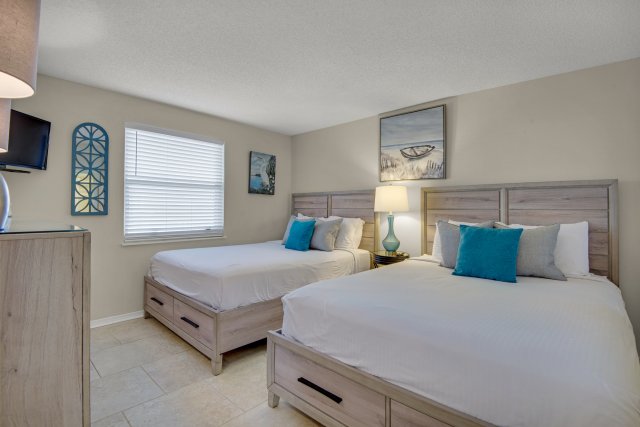 2 Condominium vacation rental located in Destin 1