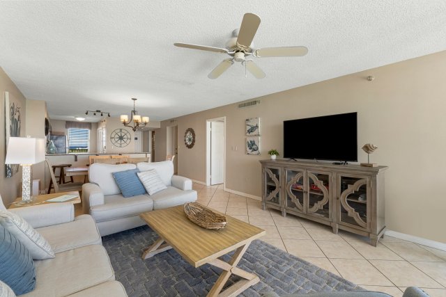 2 Condominium vacation rental located in Destin 1