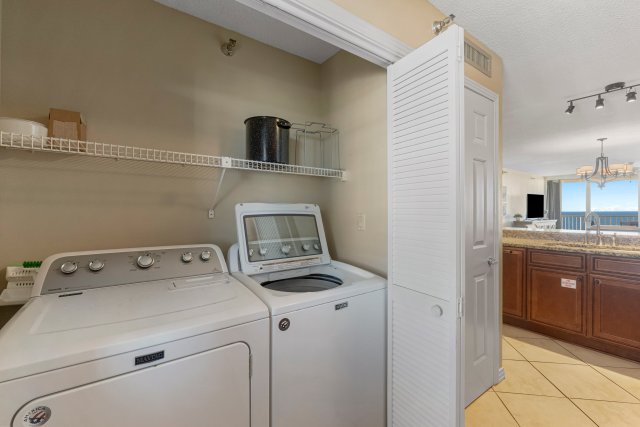 2 Condominium vacation rental located in Destin 1