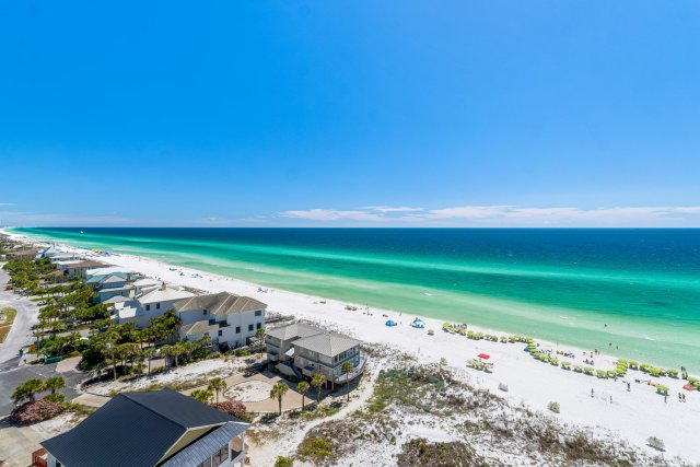 2 Condominium vacation rental located in Destin 1