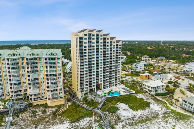 2 Condominium vacation rental located in Destin 1