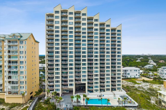 2 Condominium vacation rental located in Destin 1