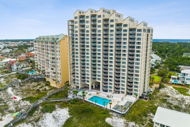 2 Condominium vacation rental located in Destin 1