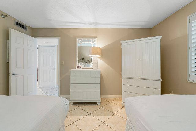 2 Condominium vacation rental located in Destin 1