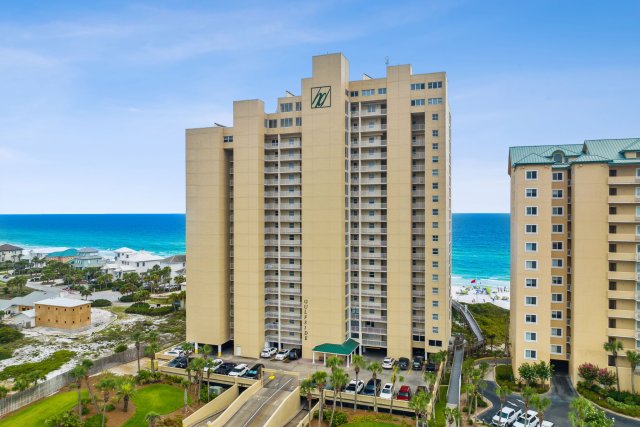 2 Condominium vacation rental located in Destin 1