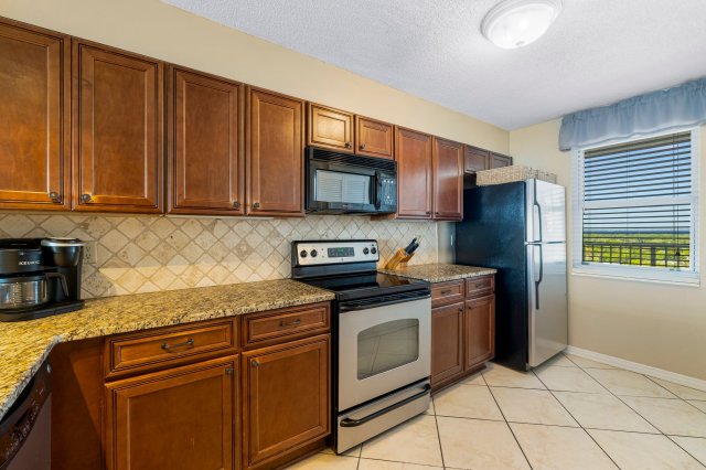 2 Condominium vacation rental located in Destin 1