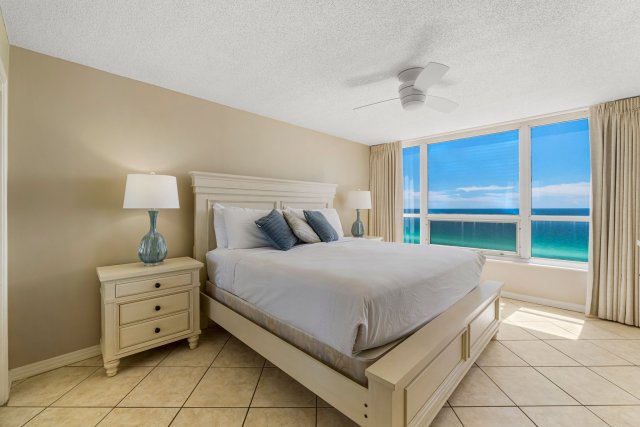 2 Condominium vacation rental located in Destin 1