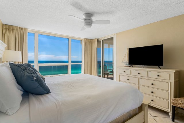 2 Condominium vacation rental located in Destin 1