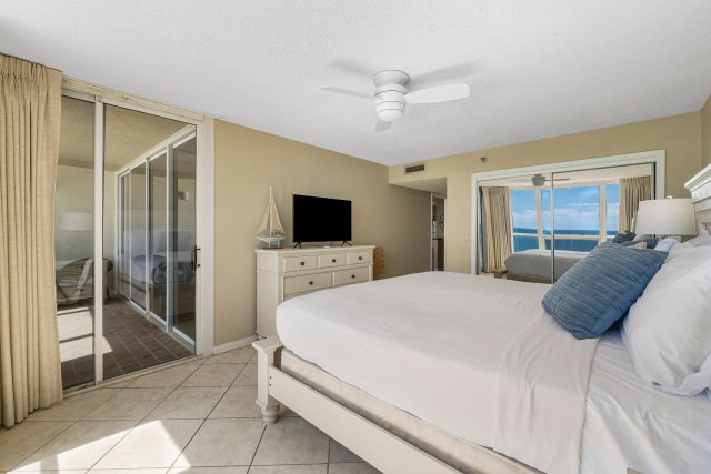 2 Condominium vacation rental located in Destin 1