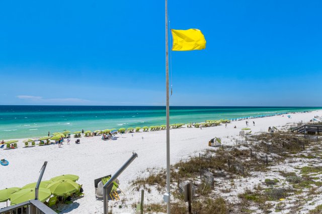 2 Condominium vacation rental located in Destin 1