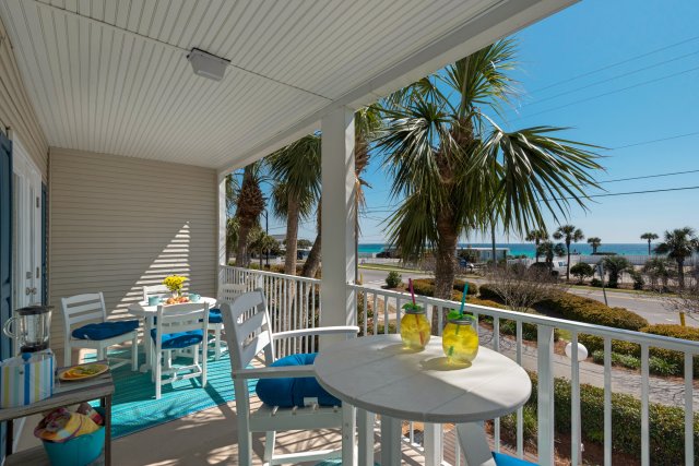 2 Condominium vacation rental located in Destin 1