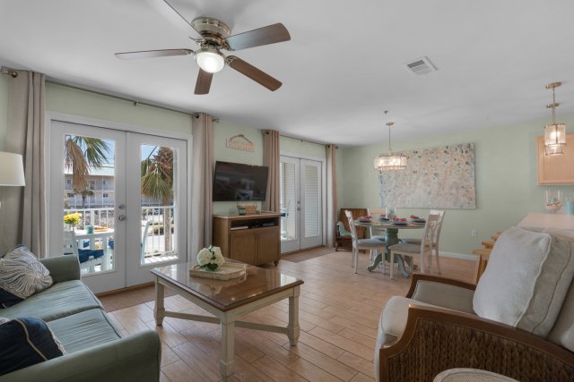 2 Condominium vacation rental located in Destin 1