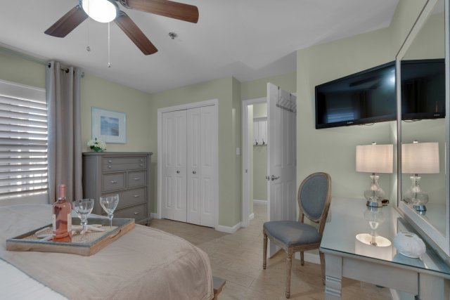 2 Condominium vacation rental located in Destin 1