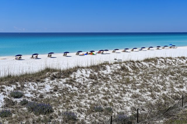 2 Condominium vacation rental located in Destin 1