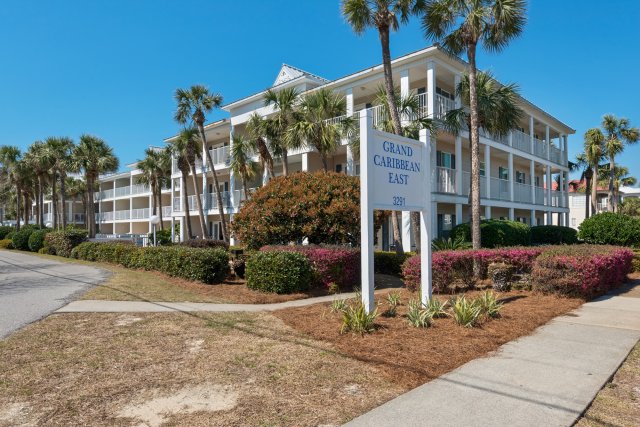 2 Condominium vacation rental located in Destin 1