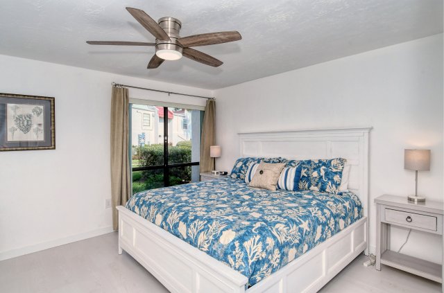 2 Condominium vacation rental located in Anna Maria Island 1