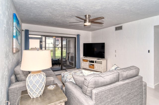 2 Condominium vacation rental located in Anna Maria Island 1