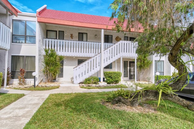 2 Condominium vacation rental located in Anna Maria Island 1