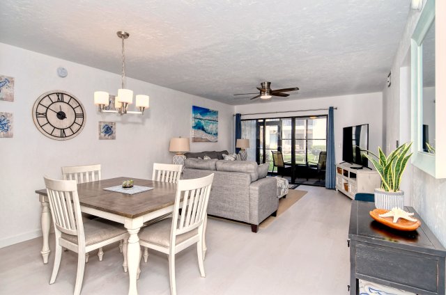 2 Condominium vacation rental located in Anna Maria Island 1