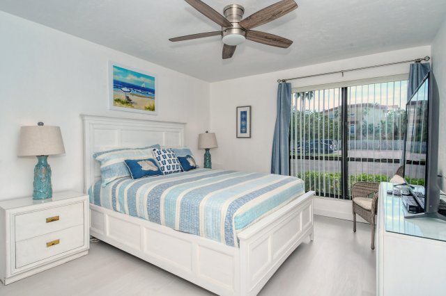 2 Condominium vacation rental located in Anna Maria Island 1