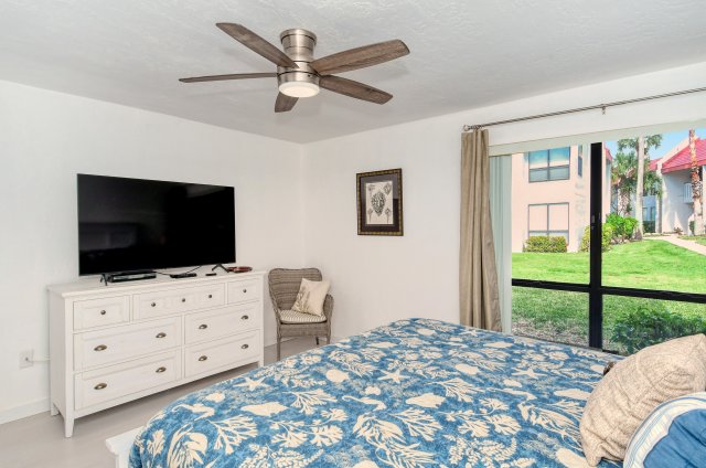 2 Condominium vacation rental located in Anna Maria Island 1