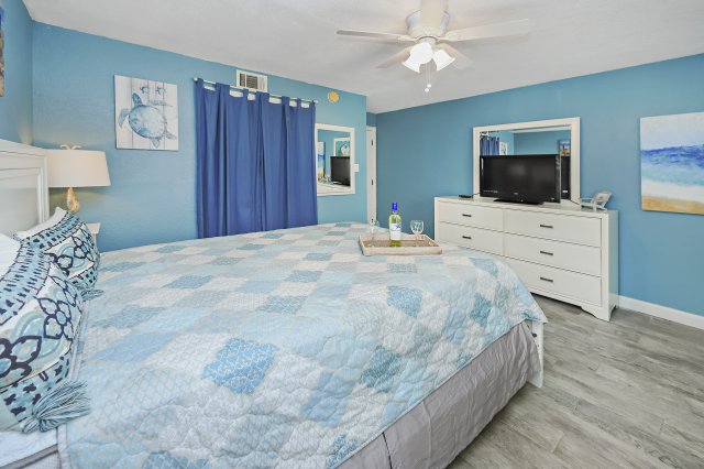 1 Condominium vacation rental located in Okaloosa Island 1