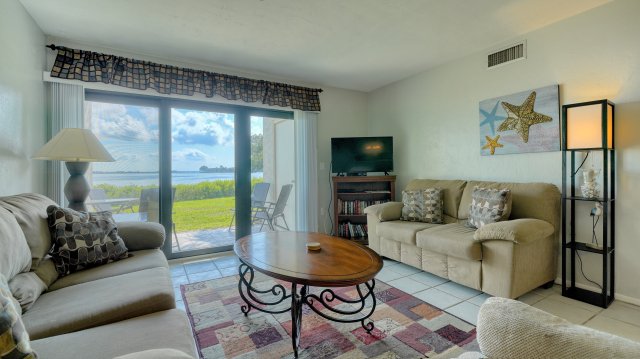 2 Condominium vacation rental located in Anna Maria Island 1