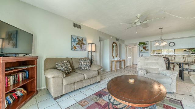 2 Condominium vacation rental located in Anna Maria Island 1