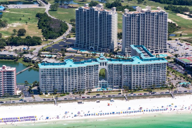 2 Condominium vacation rental located in Destin 1