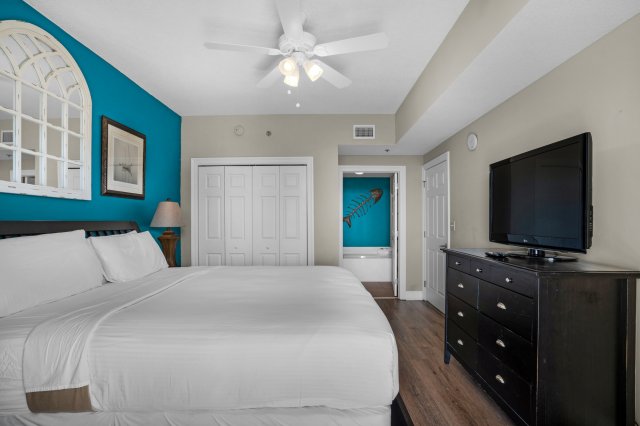 2 Condominium vacation rental located in Destin 1