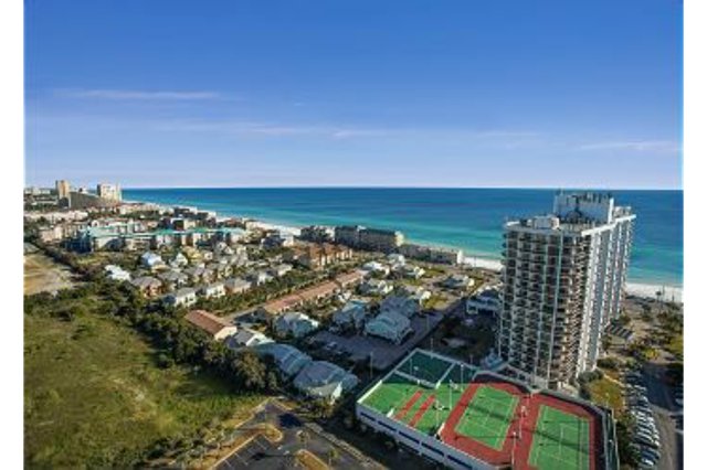 2 Condominium vacation rental located in Destin 1