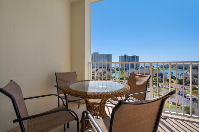 2 Condominium vacation rental located in Destin 1