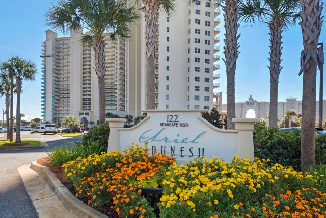 2 Condominium vacation rental located in Destin 1